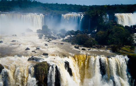 Into The Devils Throat Iguazu Falls Runawaybrit