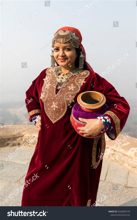 Kashmir Girl Images Stock Photos And Vectors Shutterstock