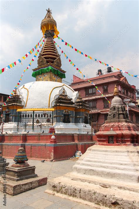 Foto Stock View Of Buddhist Kathesimbhu Stupa Also Known As Kaathe