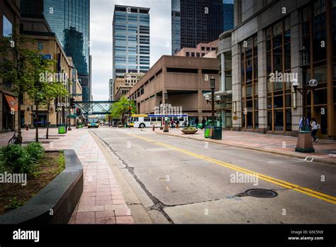 Street And Buildings In Downtown Minneapolis Minnesota Stock Photo Alamy