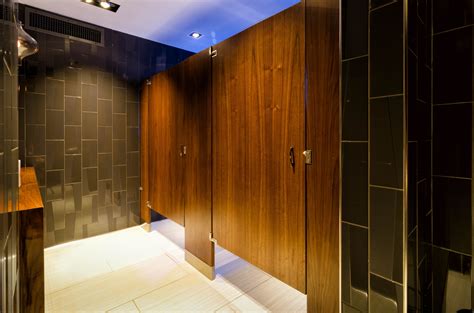 Ironwood Manufacturing Wood Veneer Toilet Partition And Bathroom Doors