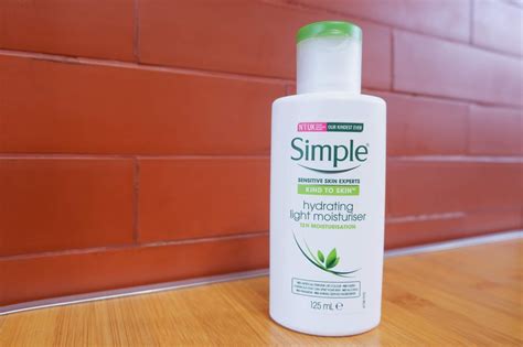 Review Simple Hydrating Light Moisturizer Indonesia