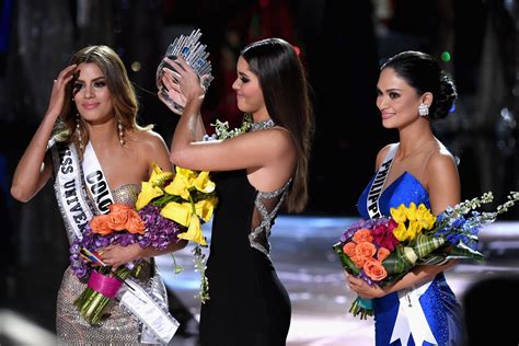 Miss Universe Crown Is Handed To The Wrong Finalist In Embarrassing Gaffe London Evening Standard