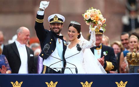 The newlyweds cut the cake using prince philip's mountbatten sword, which was given to the couple as a wedding present from elizabeth's father. The Swedish Royal Wedding | Princess sofia of sweden ...