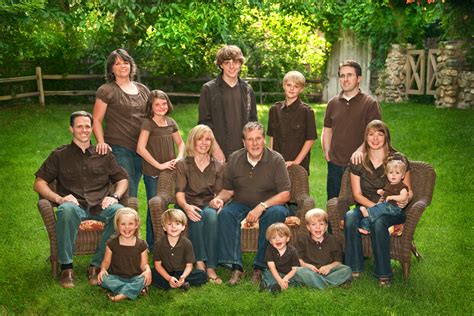 guess I really like coordinating outfits for family photos ...