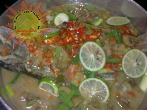 Ratakan air limau, sos ikan dan sos tiram pada ikan. Ikan Siakap Steam Limau | m.a.i.n m.a.s.a.k - m.a.s.a.k