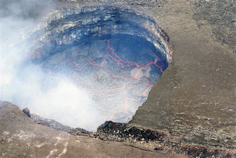 Lava Flows On Hawaiis Big Island Cbs News