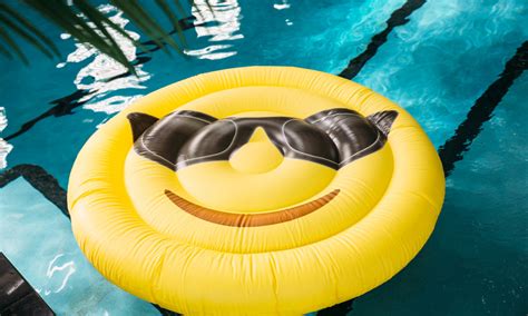 Container Door Ltd Emoji Smiley Face Pool Float