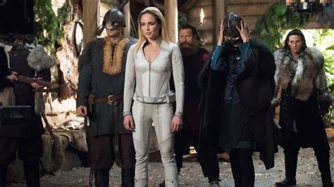 Dcs Legends Of Tomorrow Season 3 Go Behind The Scenes With The Cast