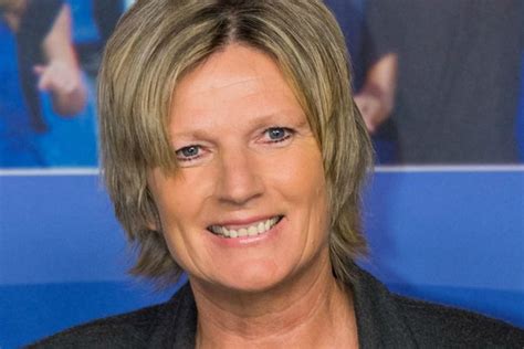 Sport kommentator anbieter von lehrgängen zum sportjournalisten. Elle commente l'Euro et subit un déchaînement de tweets ...