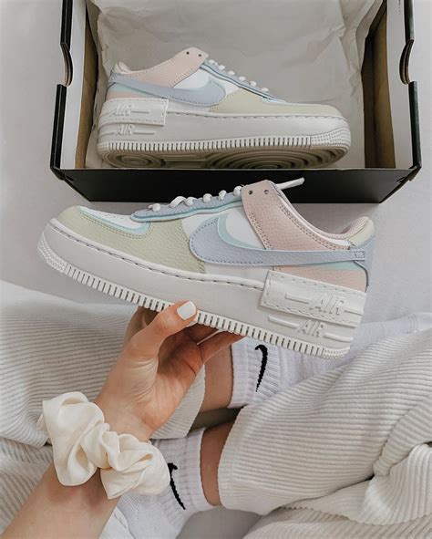 Lindo rosa y amarillo personalizado air force 1. The Sole Womens on Instagram: "This pastel Air Force 1 ...