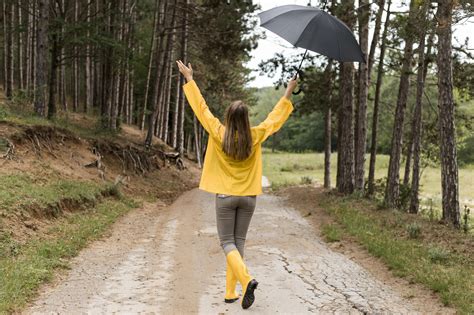 Die Geduld Erfüllen Bekennen Regenjacke Mit Regenschirm Muster Ziehen