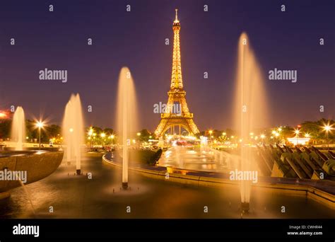 The Fontaines De Chaillot Eiffel Tower Paris Skyline France Eu Europe