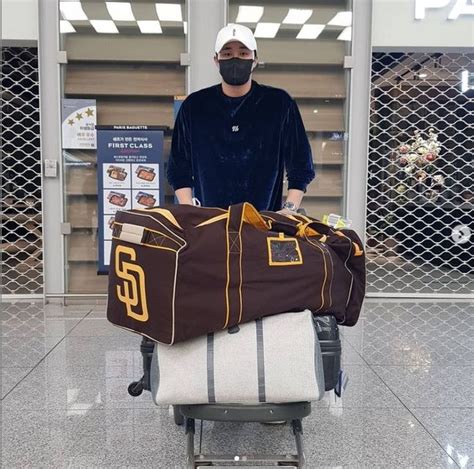 4년 2800만 보장금액에 400만달러의 출장 옵션. SD 가방과 함께 돌아온 김하성, 자가격리 후 고척서 몸 만든다