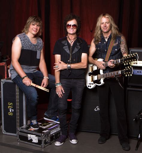 Glenn Hughes Unveils Official Photo Of New Band