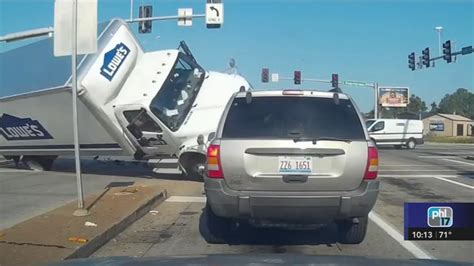 Terrifying Lowes Truck Crash Caught On Video Abc7 Chicago
