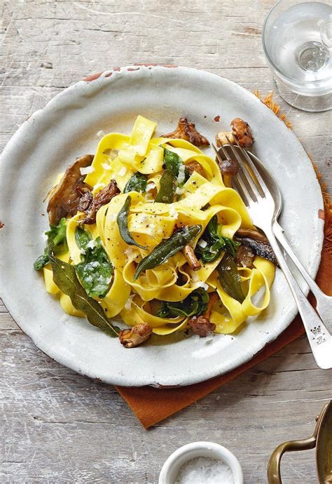 Great for sunday dinner, and freezes and i added sausage first, because i've always thought sausage and mushrooms were a match made in heaven, and spinach later on down the road. Mushroom and spinach pappardelle with crispy sage recipe ...