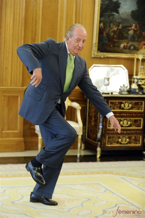 Al entregar el trono a felipe vi, dejó de estar protegido por la inviolabilidad que la constitución española reconoce al jefe del estado. El Rey de España se tropieza en La Zarzuela
