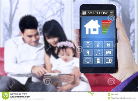Download & install telia smart family 2.6.0.1 app apk on android phones. Smart Hem App Och Familj I Hus Arkivfoto - Bild av barn ...