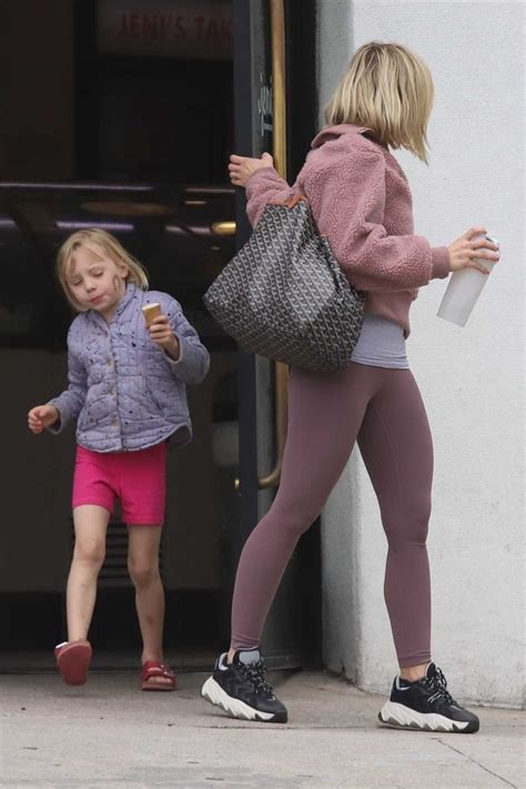 Kristen Bell Out With Her Daughter Leaves A Pilates Session In Los Angeles 03 21 2019