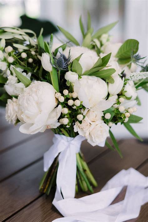 57 Innocently Beautiful White Bridal Bouquets Weddingomania