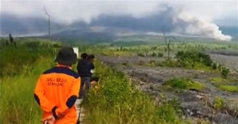 VIDEO Gunung Berapi Semeru Jawa Timur Meletus Penduduk Diarah Pindah BULETIN TV Malaysia