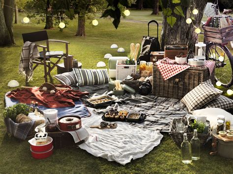 Sonnenschein, alles blüht auf und kinder können endlich wieder in leichter kleidung über die wiesen rennen. Ideen | Romantische picknicks, Picknickparty, Romantisches ...