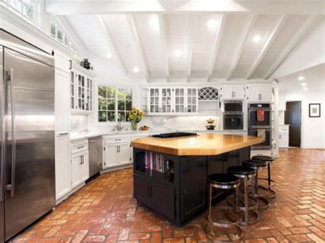 Kelly Clarksons New 54m Toluca Lake Home Is A Glamorous Spot To