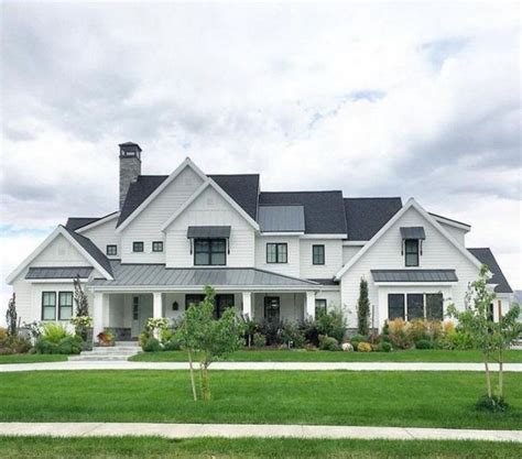 Elegant White Farmhouse Design Ideas To Give Beautiful Look