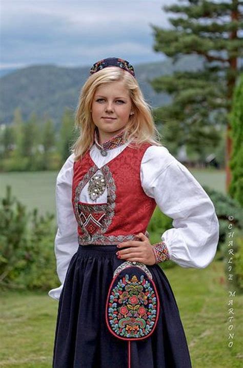 Norvegian Traditional Dress European Girls And Women S Beauty Norwegian Dress Traditional