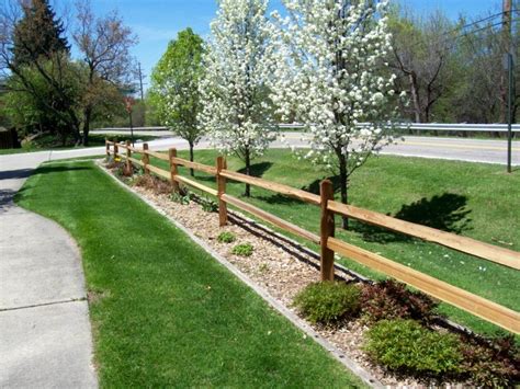 Pin By Sara Janak On Yard And Garden Fence Landscaping Driveway