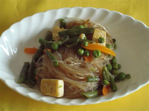 May 03, 2021 · con la stessa ricetta degli spaghetti di riso con gamberi e verdure potete condire sia gli spaghetti di soia che altri noodles tipici della cucina orientale, come i noodles thailandesi o gli shirataki giapponesi. Cognate in cucina: Spaghetti di soia