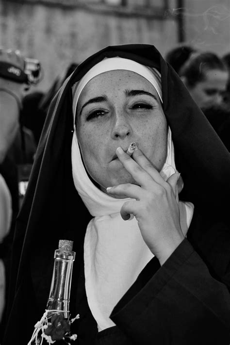 sister smoke (anche le suore fumano) | JuzaPhoto