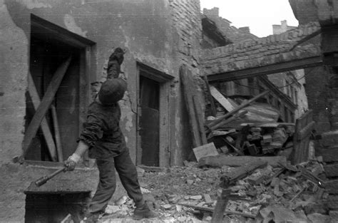75 Breathtaking Photographs Describe The Warsaw Uprising Of 1944