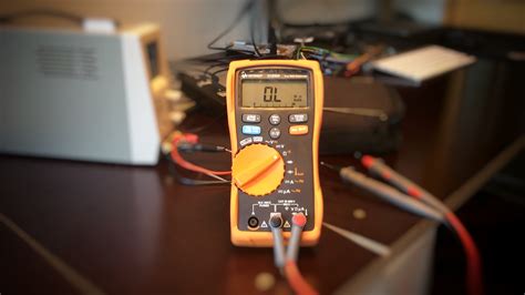 Using multimeter as a voltmeter and ammeter. An Intro to Digital Multimeters (DMMs)