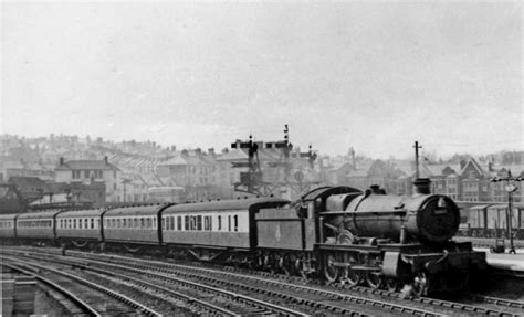 Cardiff Bristol Train Entering Newport © Ben Brooksbank Cc By Sa2