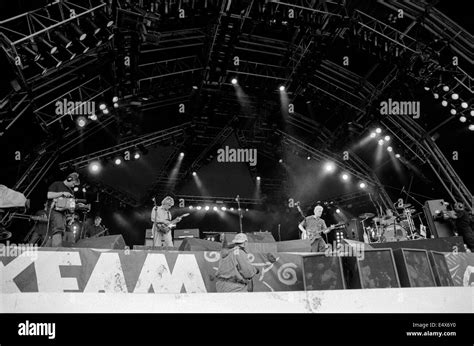 Dodgy Performing On The Pyramid Stage Glastonbury Festival 1997 Stock