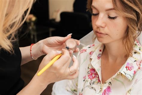 Premium Photo Shooting In A Beauty Salon Makeup Artist Makes A