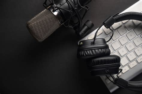Studio Microphone And Headphones Sanyblock