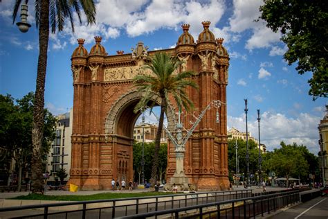 무료 이미지 나무 건축물 시티 기념물 도시 풍경 도심 아치 큰 광장 공원 경계표 관광 여행 바르셀로나
