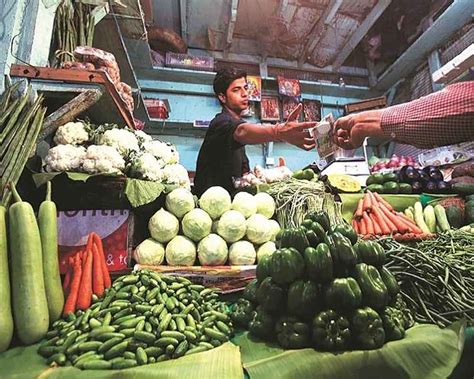High food, fuel prices push Jan retail inflation to 7.59%