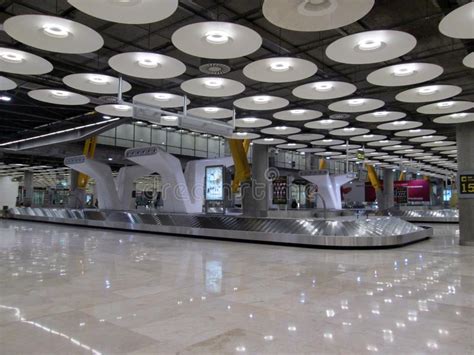 Barajas Airport Madrid Spain Very Early In The Morning Baggage
