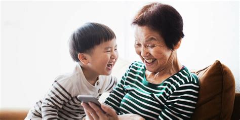 Nick bannister, a private investigator of the mind, navigates the alluring world of the past when his life is changed by new client mae. Reminiscence Therapy and Activities for Seniors - A Place for Mom