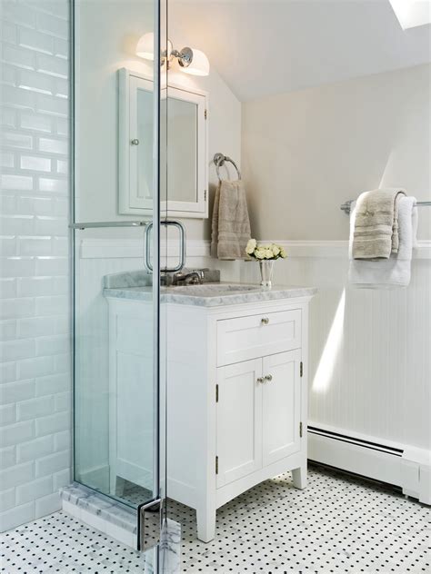 Simple White Vanity For Minimalist Bathroom With Classic Nuance