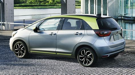 2020 Honda Jazz Goes On Sale In Japan 109 Ps Ehev Hybrid And 98 Ps 1