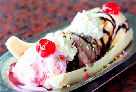 Simple And Delicious Banana Split Recipe