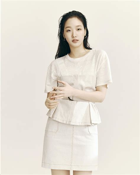 On march 22, kim go eun revealed that she had broken up with her boyfriend of 8 months. Kim Go-eun - Biography, Height & Life Story | Super Stars Bio