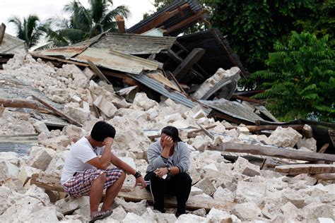 powerful earthquake strikes the philippines photos the big picture