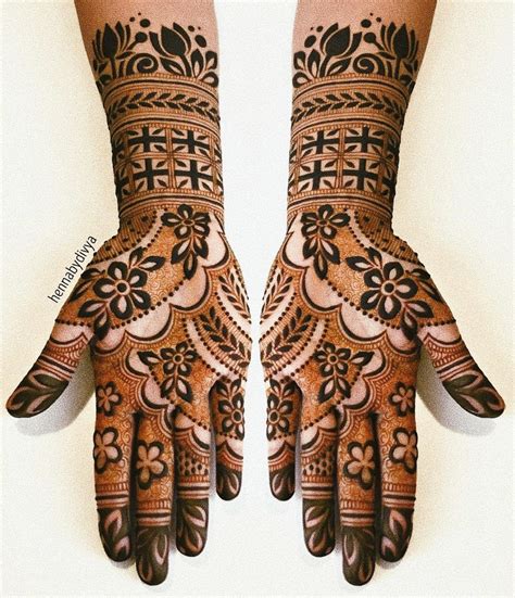 Simple Mehndi Designs For Left Hand Palm By Henna Artists