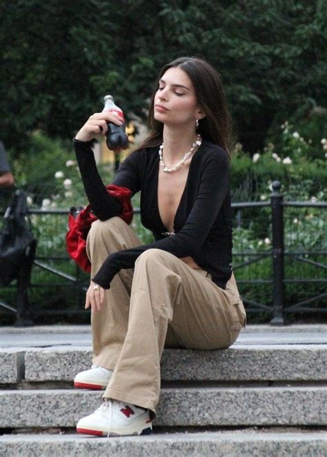 Emily Ratajkowski Picture In 2022 Emrata Outfits Emrata Style